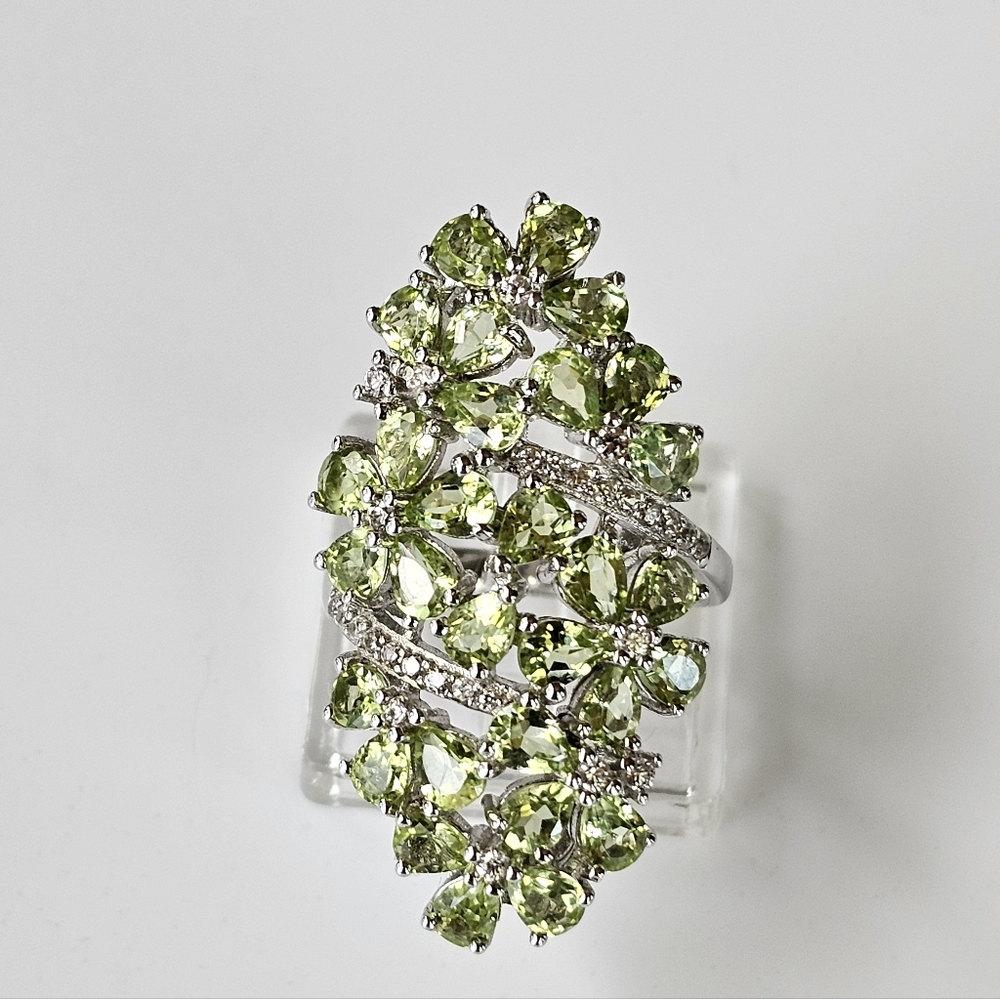 Genuine Peridot Elongated Cluster Ring In Sterling Silver Size 6! - Picture 3 of 6